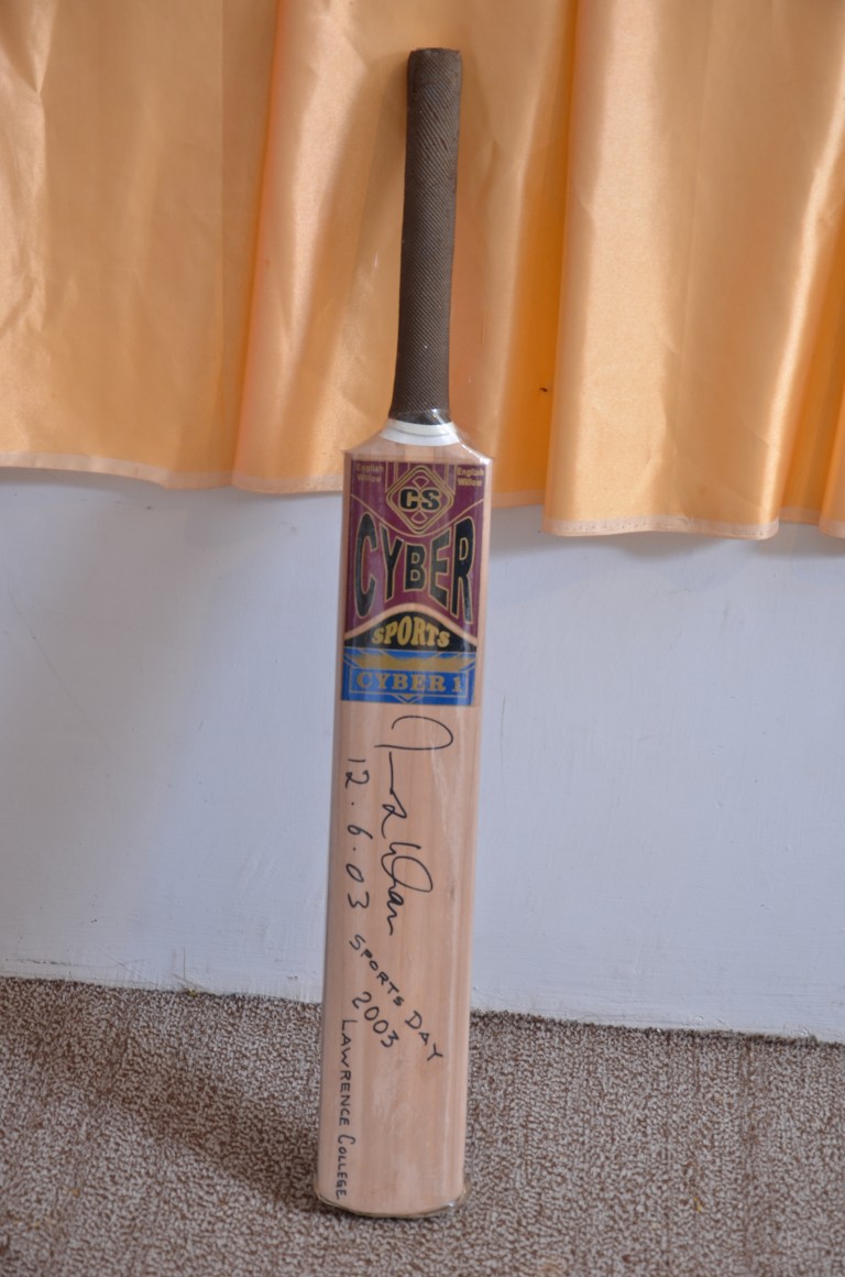 Sachin Tendulkar Autographed Mini Cricket Bat - 16 Inch Display Model, Signed, Collector's Award Item